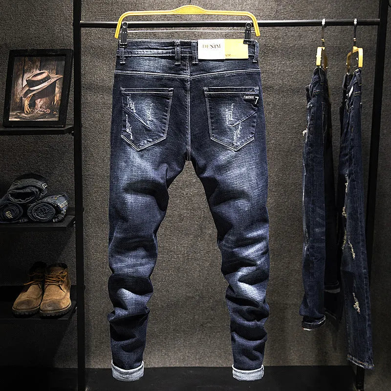 Men's slim-fitting skinny jeans in blue denim with mid-waist cut and standard trousers length