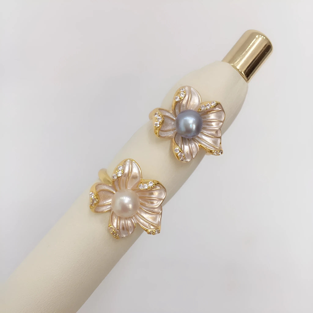 5A bright natural freshwater pearl ring with 18K gold plated frosted flower design, adjustable opening, white pearl colour