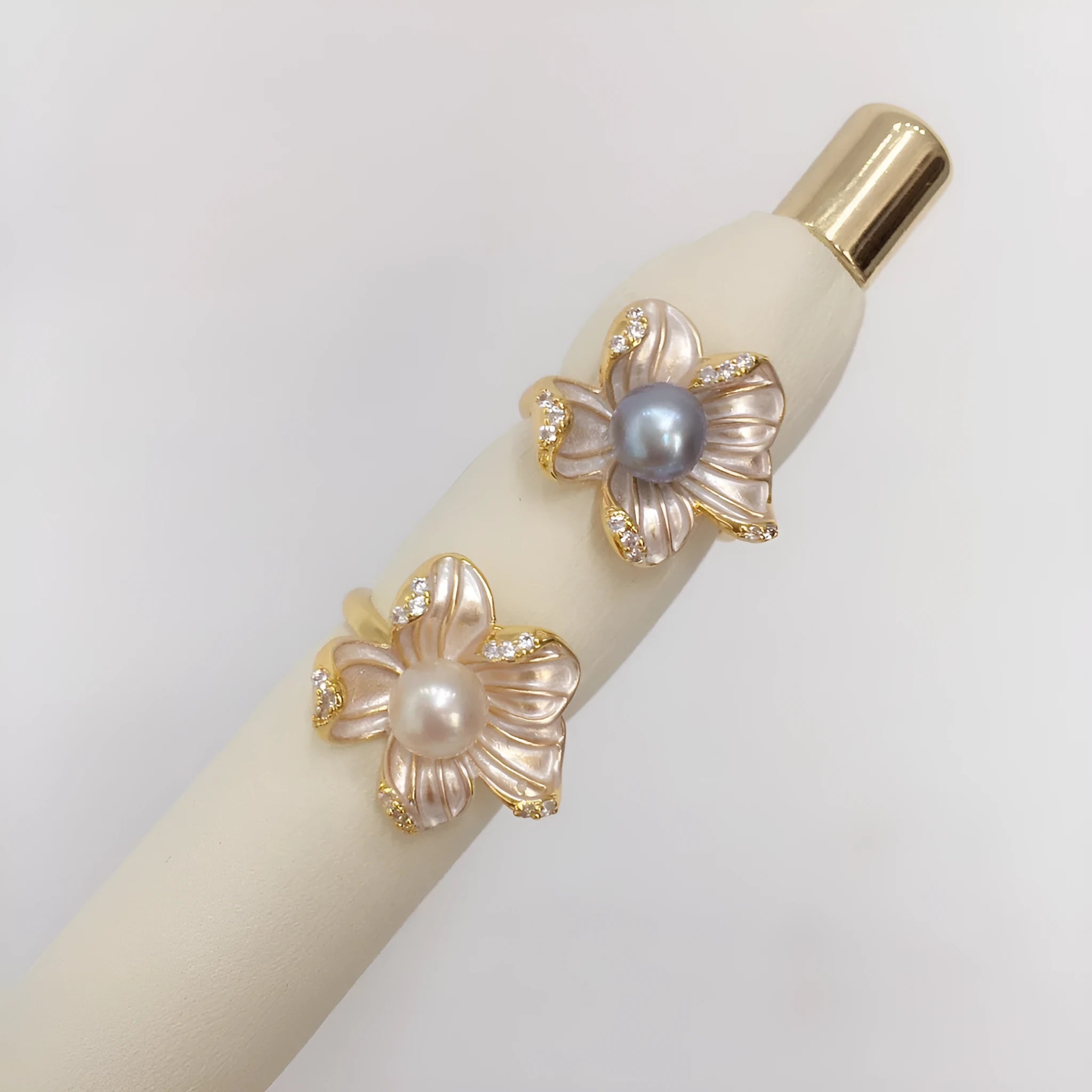 5A bright natural freshwater pearl ring with 18K gold plated frosted flower design, adjustable opening, white pearl colour