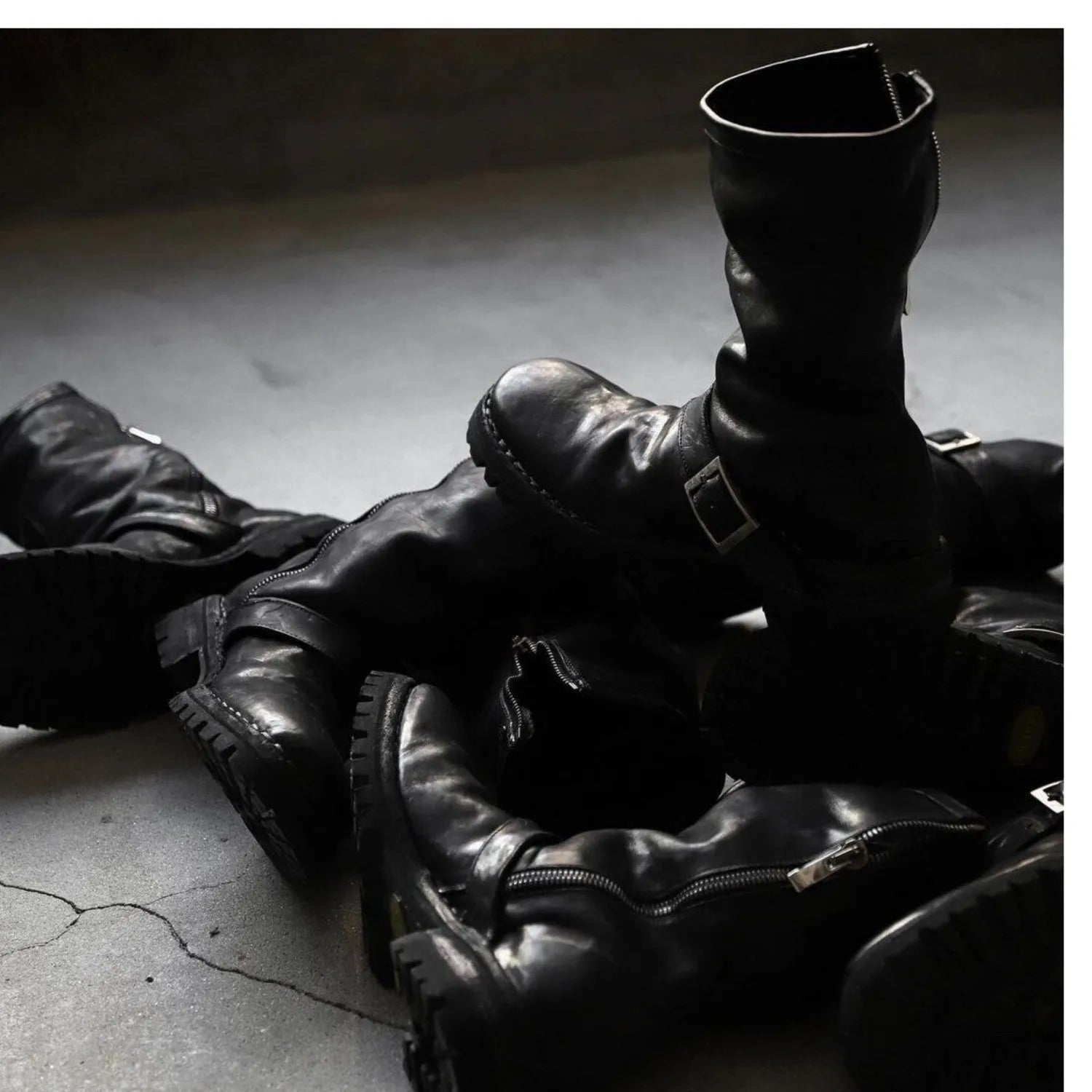Men's dark retro Martin boots with side zip closure and round toe in black microfiber or genuine leather
