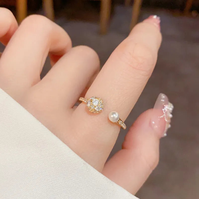 Open-end pearl ring with round zircon stone in gold or silver finish on geometric copper band