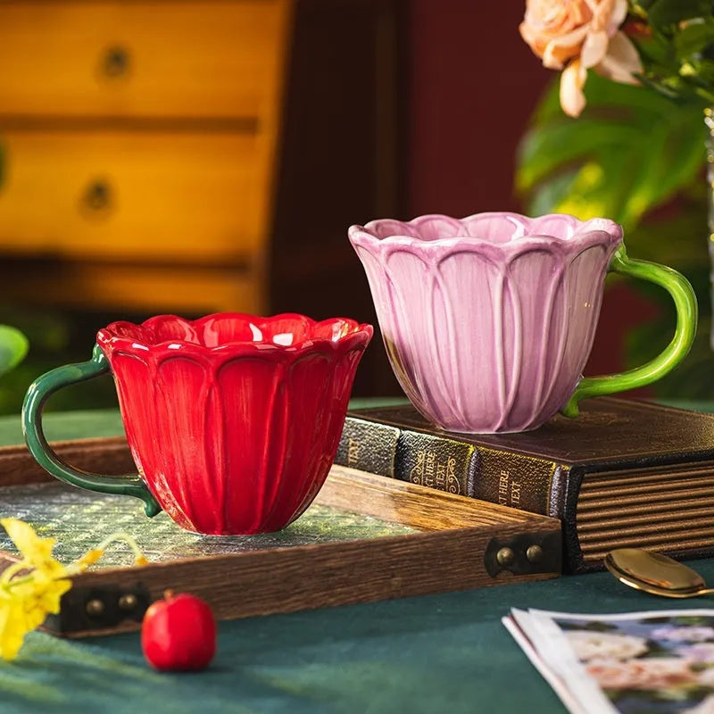 Ceramic breakfast cup with 500ml capacity and pastoral pattern design in red or purple colour