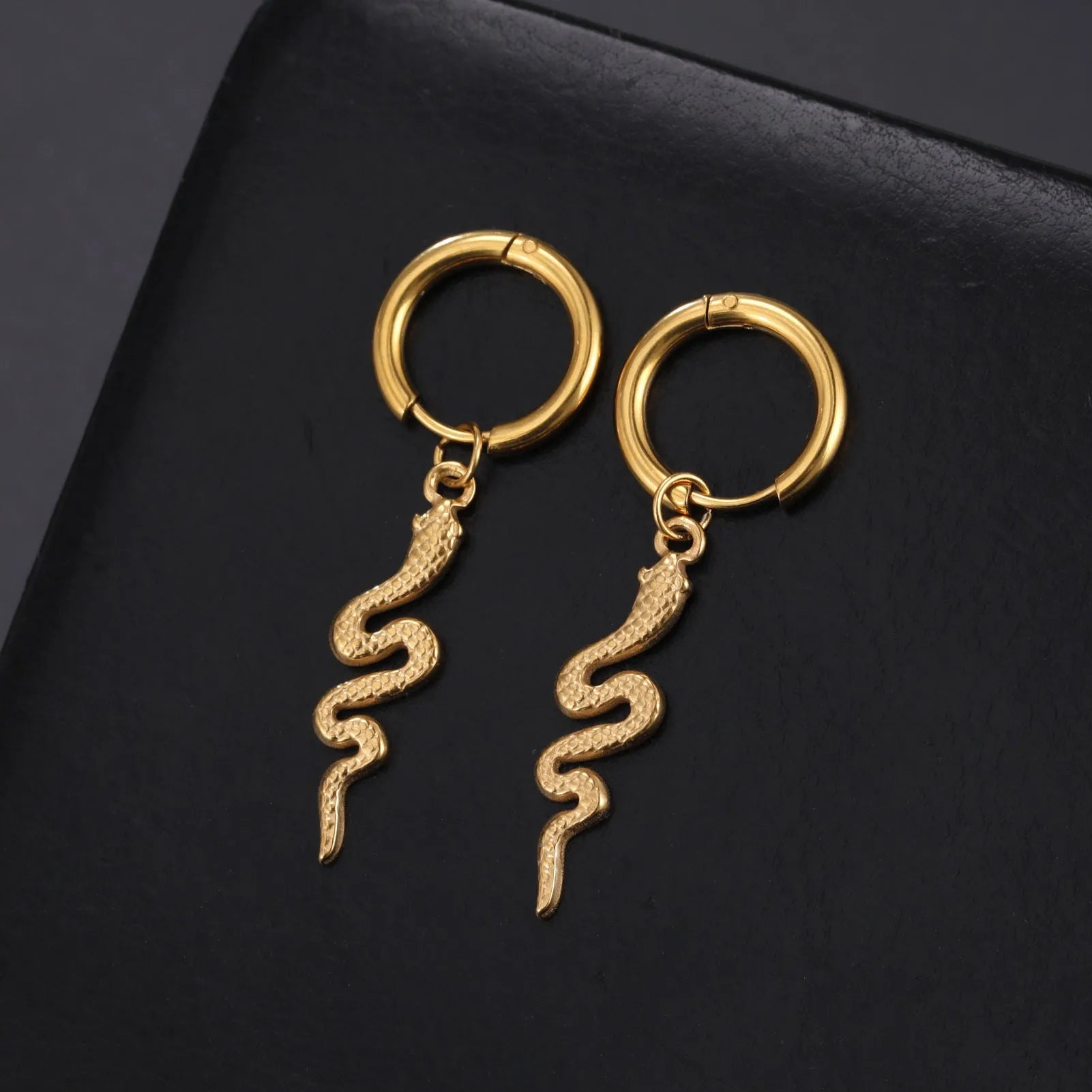Stainless steel snake vintage earrings with gold electroplating and clip-on fastening