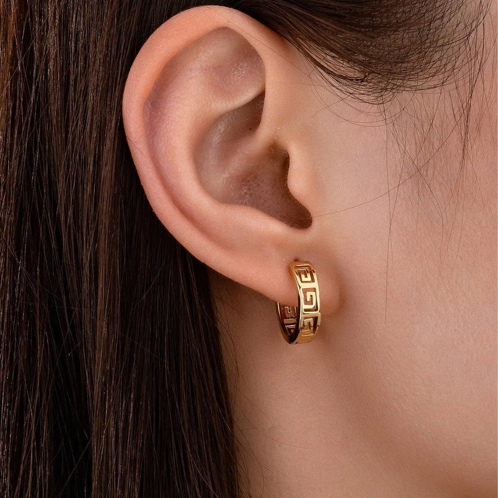 Retro ethnic style copper earrings with electroplated gold Great Wall pattern