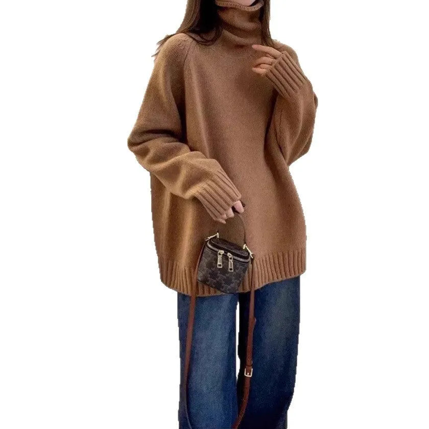 Women's loose fit turtleneck sweater in thick mesh polyester with curling pile collar
