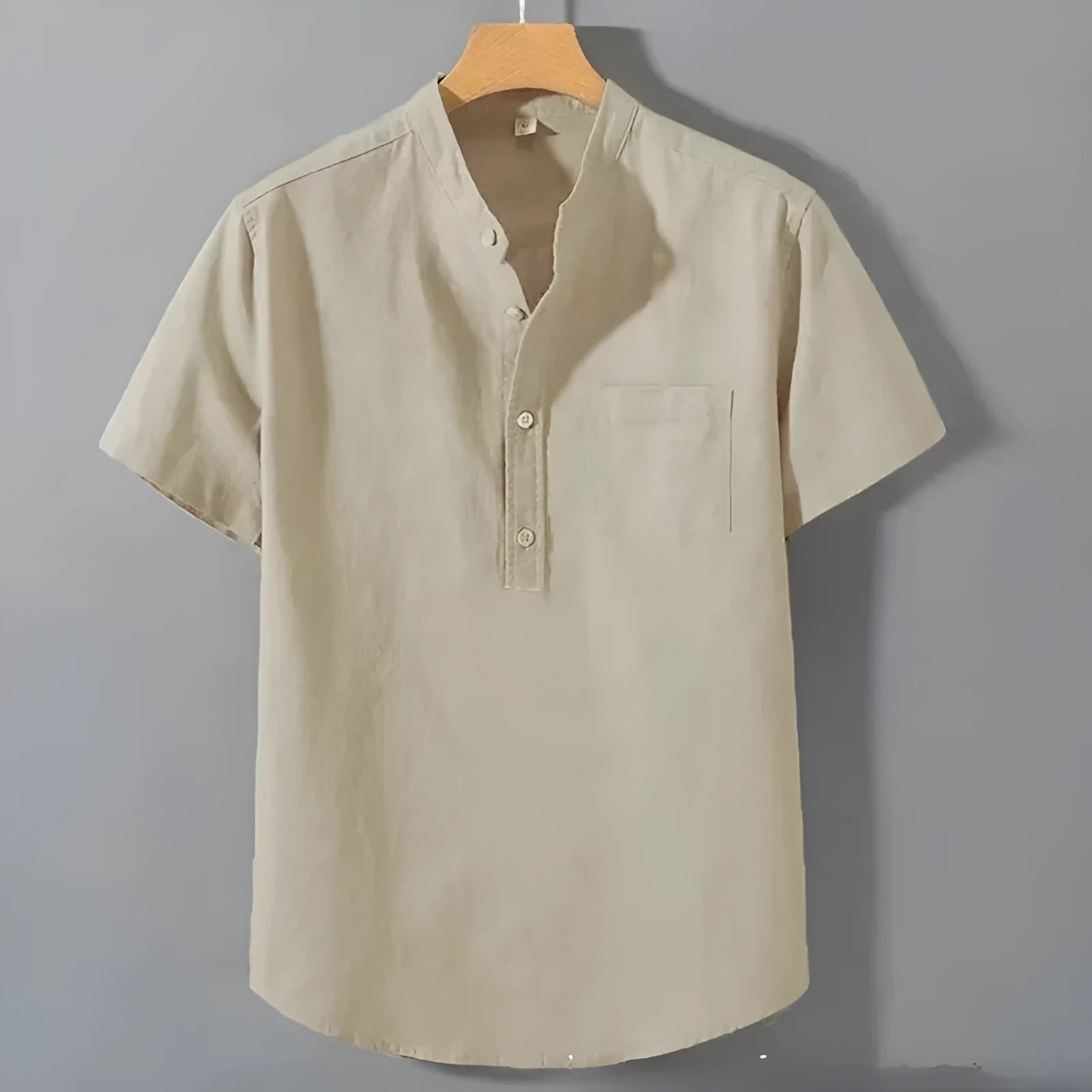 Man wearing a beige slub linen casual shirt with a stand collar and short sleeves, loose fit.