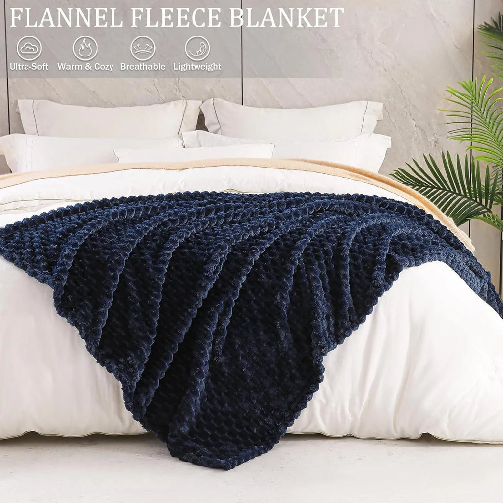 Solid colour polyester plaid velvet blanket for children's lunch breaks