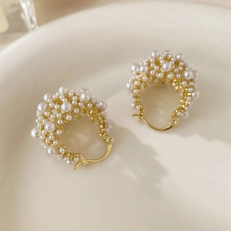 Gold-coloured copper flower basket earrings with rice-shaped bead decoration and pearl inlay detailing