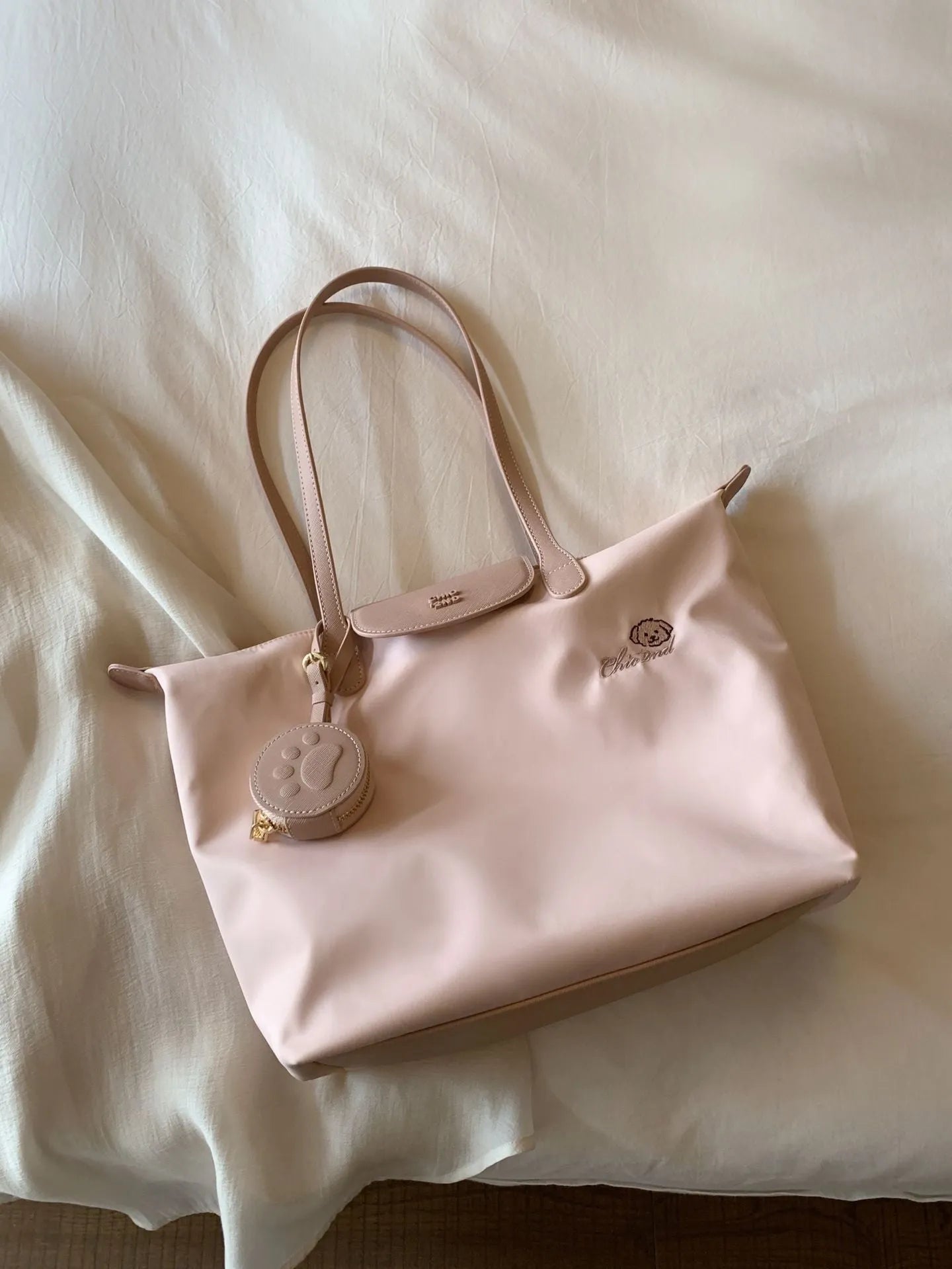 Oxford cloth tote bag in pink with horizontal square design and shoulder strap