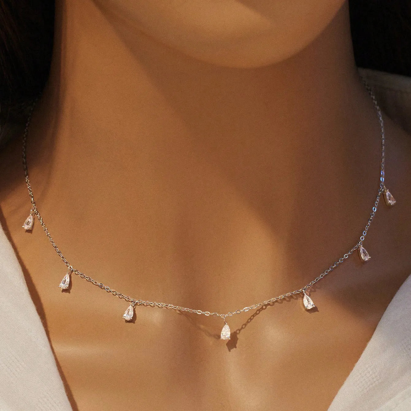 Women's silver drop-shaped artificial zircon necklace with adjustable 41-50cm chain on jewellery display