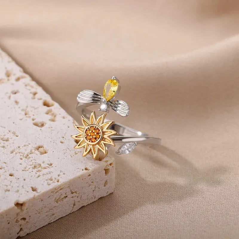 Simple geometric copper decompression ring with rotating mechanism in gold or platinum finish