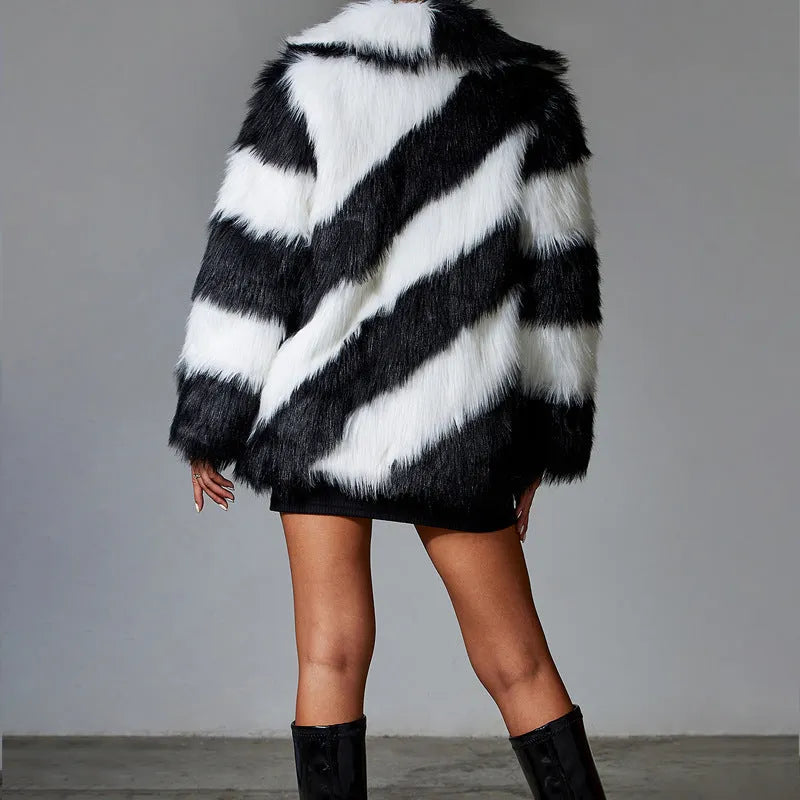 Fur coat with contrast colour lapel and removable faux fur collar in polyester fabric