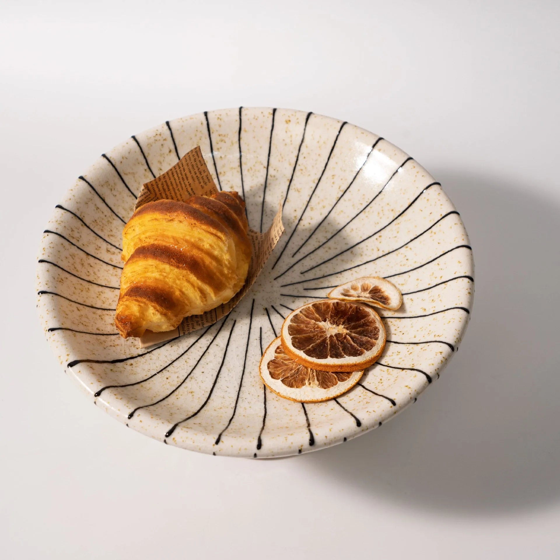 Black and white striped retro fruit design synthetic resin dessert plate