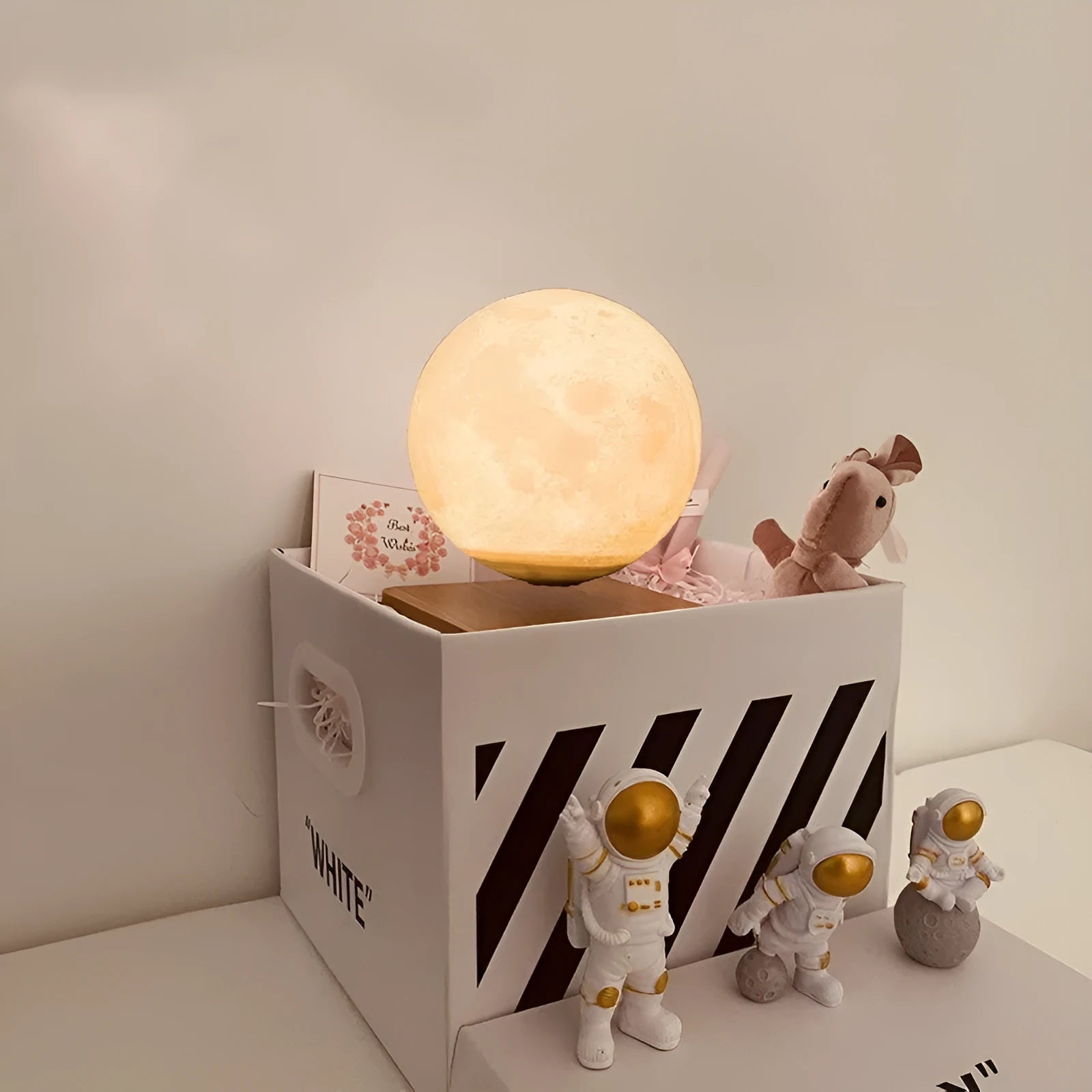 Maglev levitating planet night light floating above base with astronaut figurines