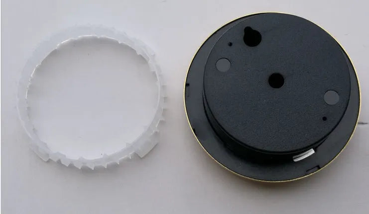 Analogue thermometer and hygrometer with aluminium ring and dial for home environment monitoring