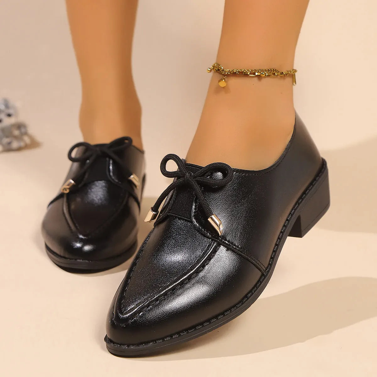 Women's flat shoes with a bow on the toe, available in big buckle bow or small bowknot styles.