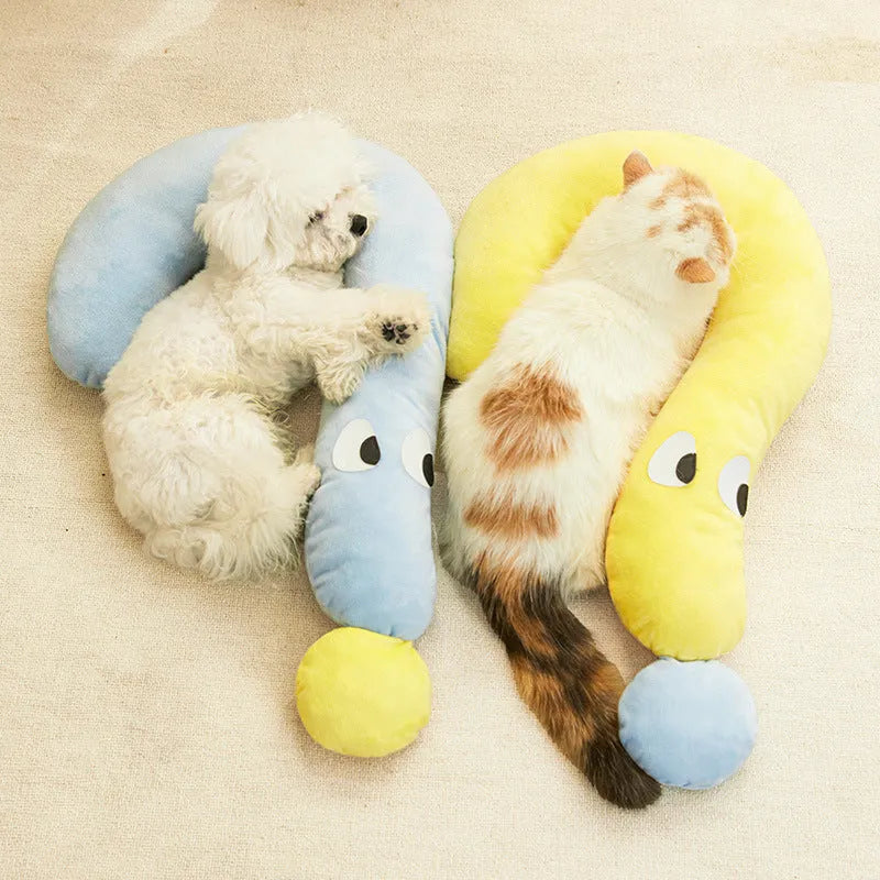 Blue and yellow pet sleeping pillow measuring 62cm by 39cm for cats and dogs