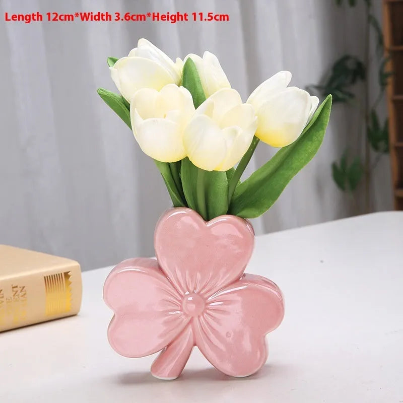 Clover ceramic vase in European style with porcelain construction for desktop decoration