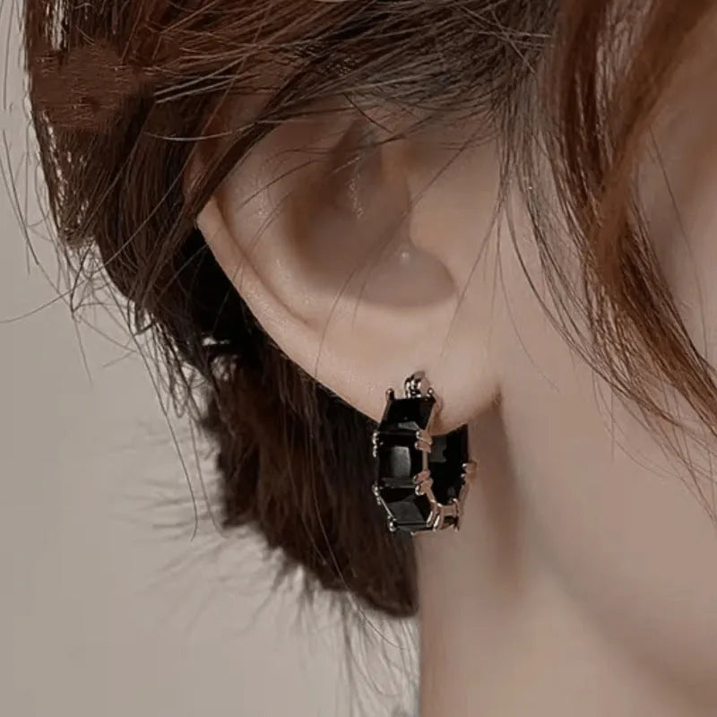 Geometric U-shaped gold-plated copper earrings with round elements and zircon accents in black, pink or white