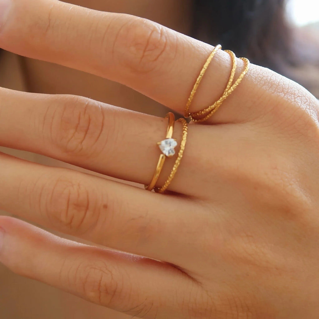 Golden electroplated stainless steel love heart ring for women in sizes 5-8 without pigment transfer