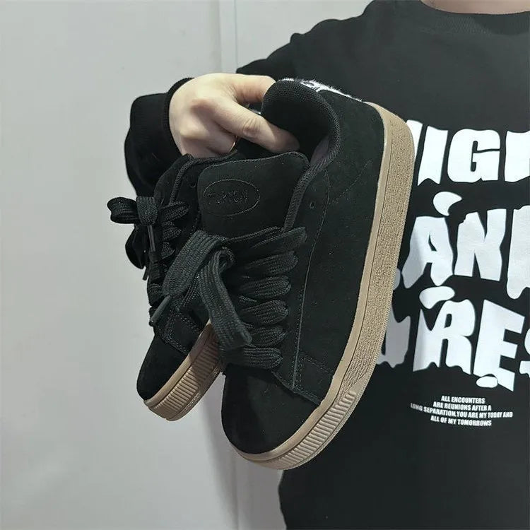 Black retro low-top sneakers with round toe and English muffin heel on waterproof platform