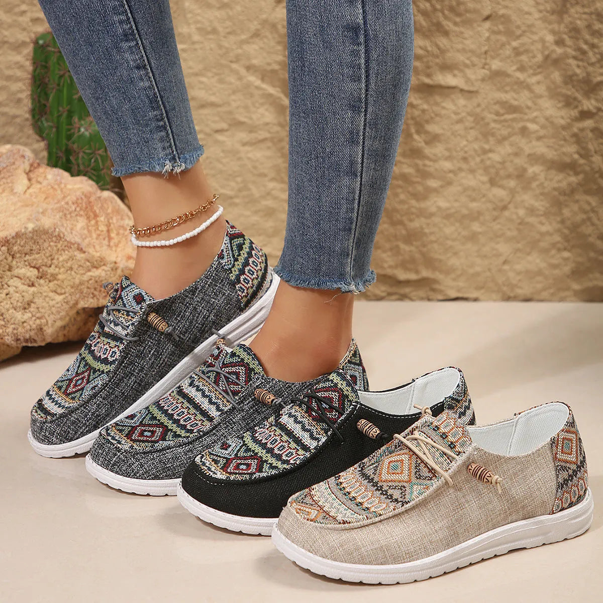 Women's flat round toe low-top shoes in black artificial PU with rubber sole