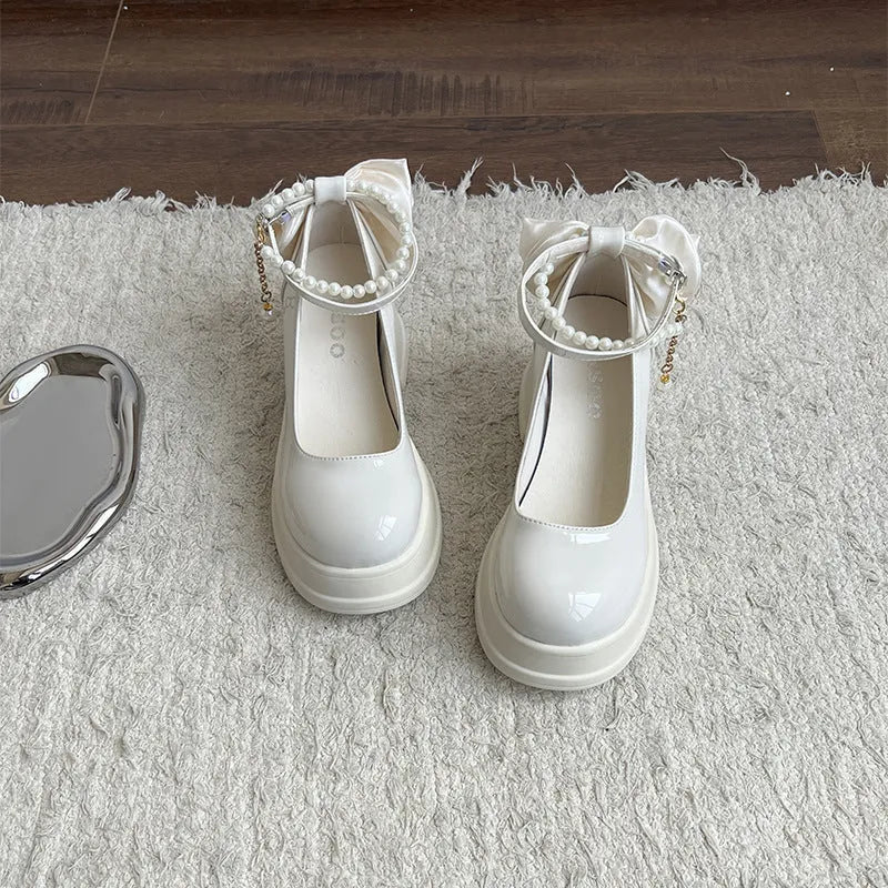 Women's beige chunky heel Mary Jane shoes with round toe and shallow cut