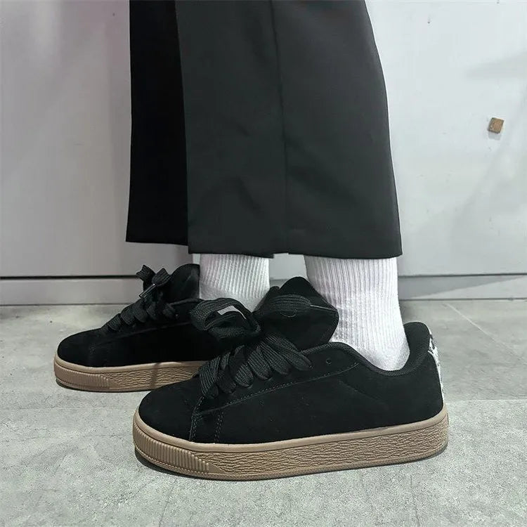 Black retro low-top sneakers with round toe and English muffin heel on waterproof platform