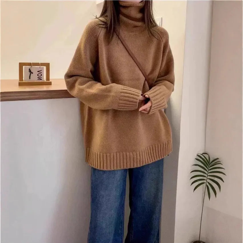 Women's loose fit turtleneck sweater in thick mesh polyester with curling pile collar