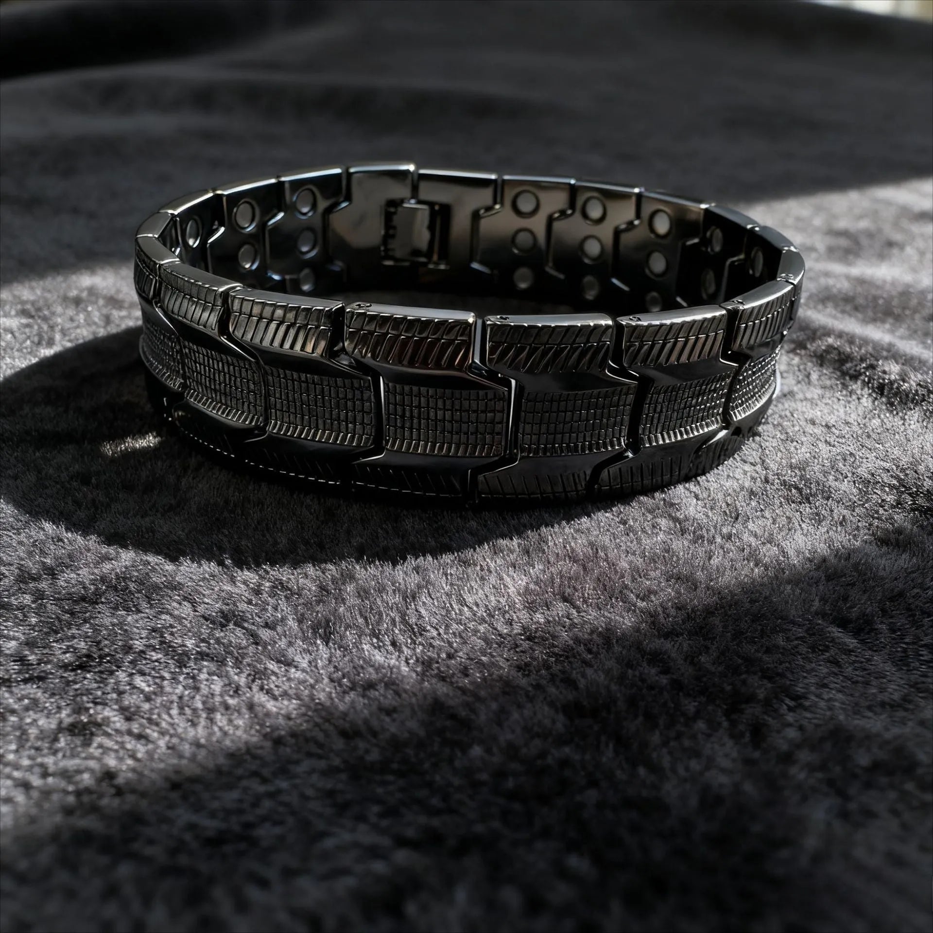 Bronze zinc alloy three-row magnet bracelet with geometric pattern and regulator