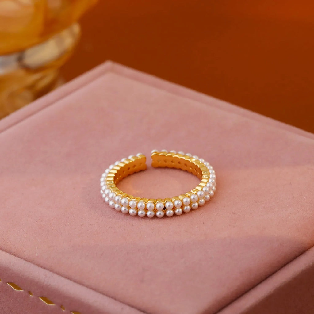 Gold electroplated open-mouth pearl women's ring with geometric design and round decorative elements
