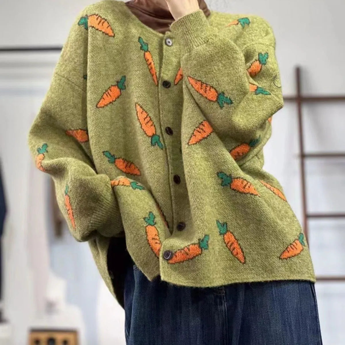 Round neck viscose cardigan with artistic colour contrast printing, loose fit casual sweater