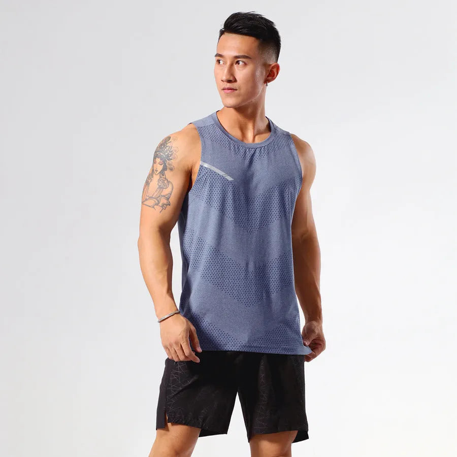 Men's solid colour quick-drying polyester sport tank top for summer sports.