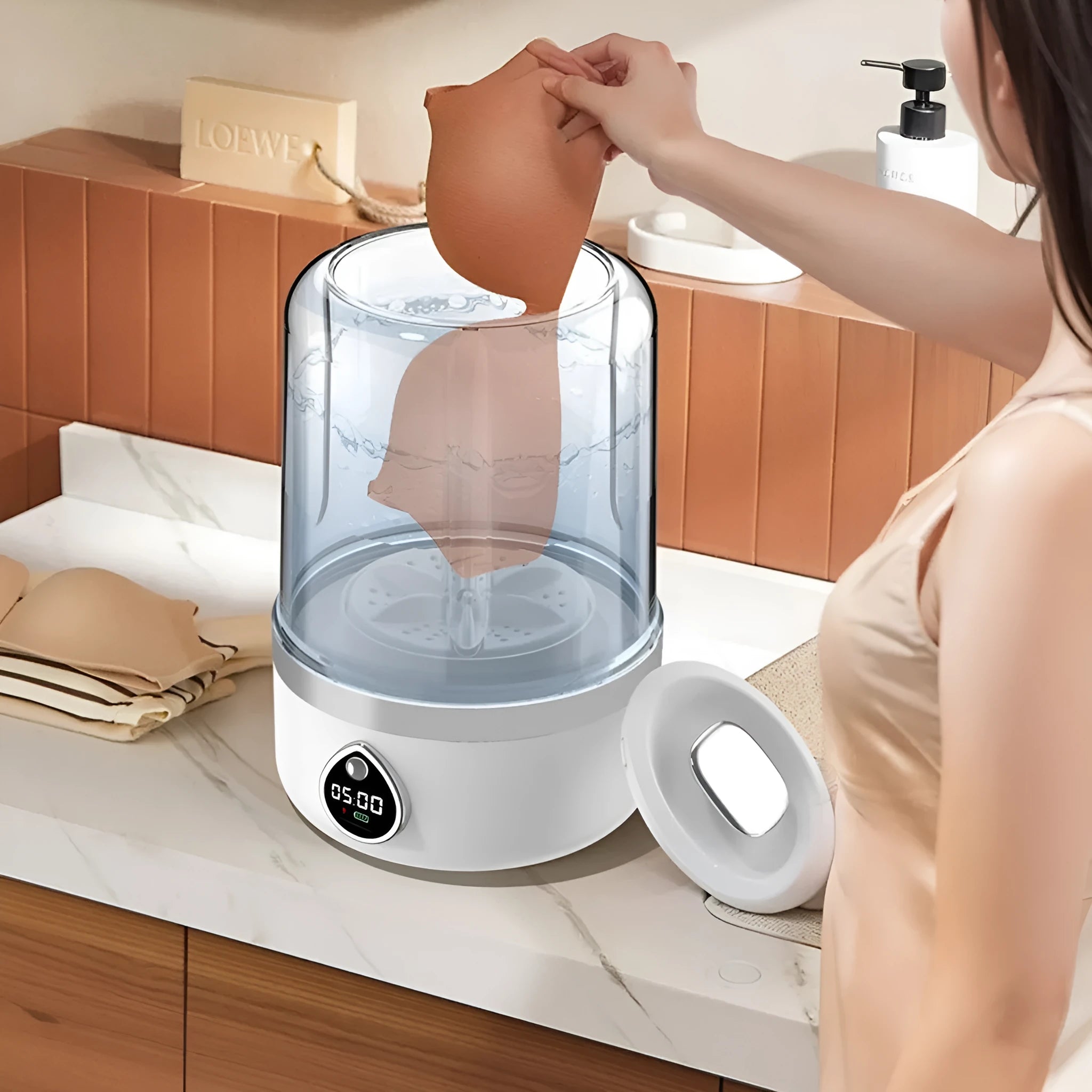 White portable USB-powered mini washing machine with 13.5cm width measurement