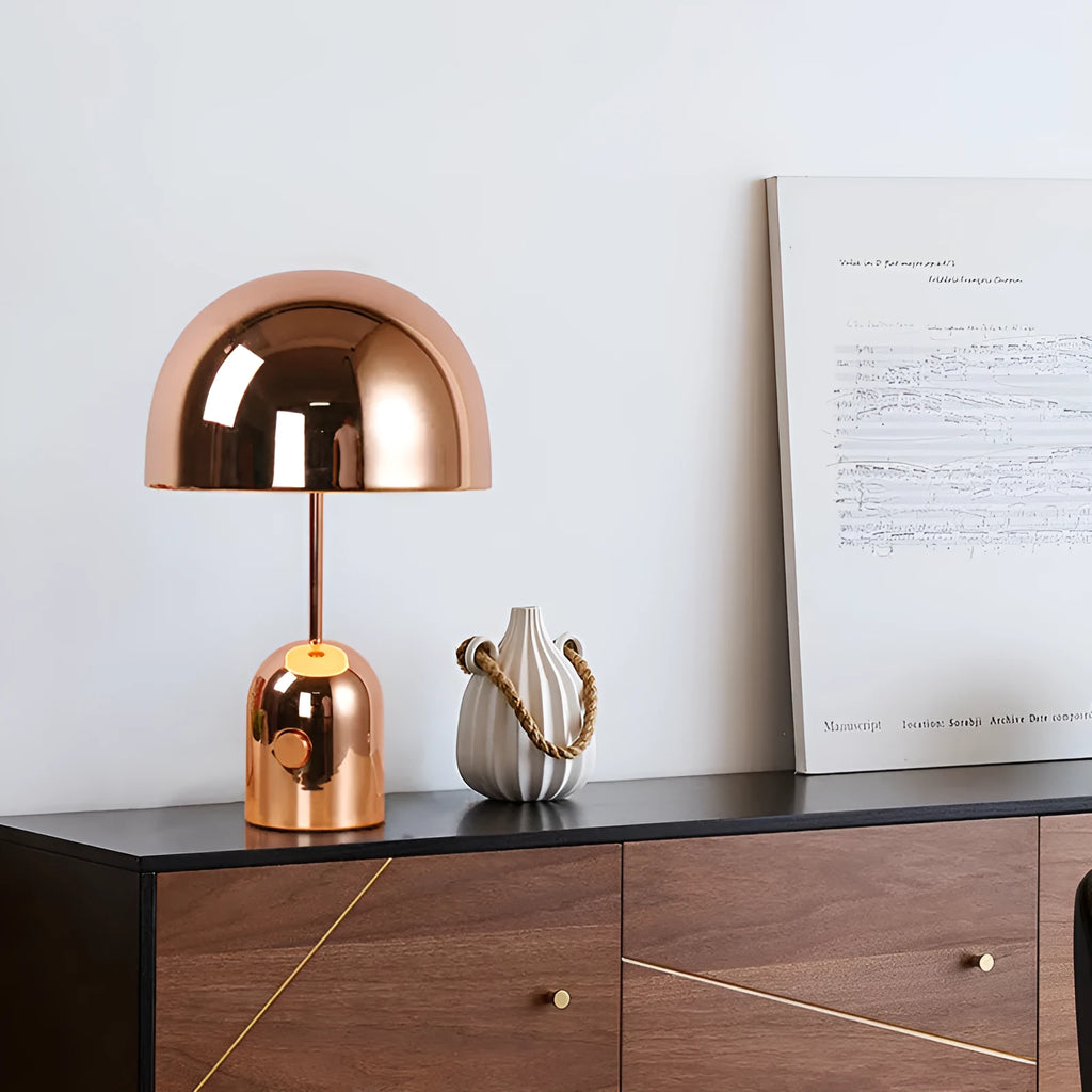Mushroom-shaped table lamp with metal base in rose gold finish