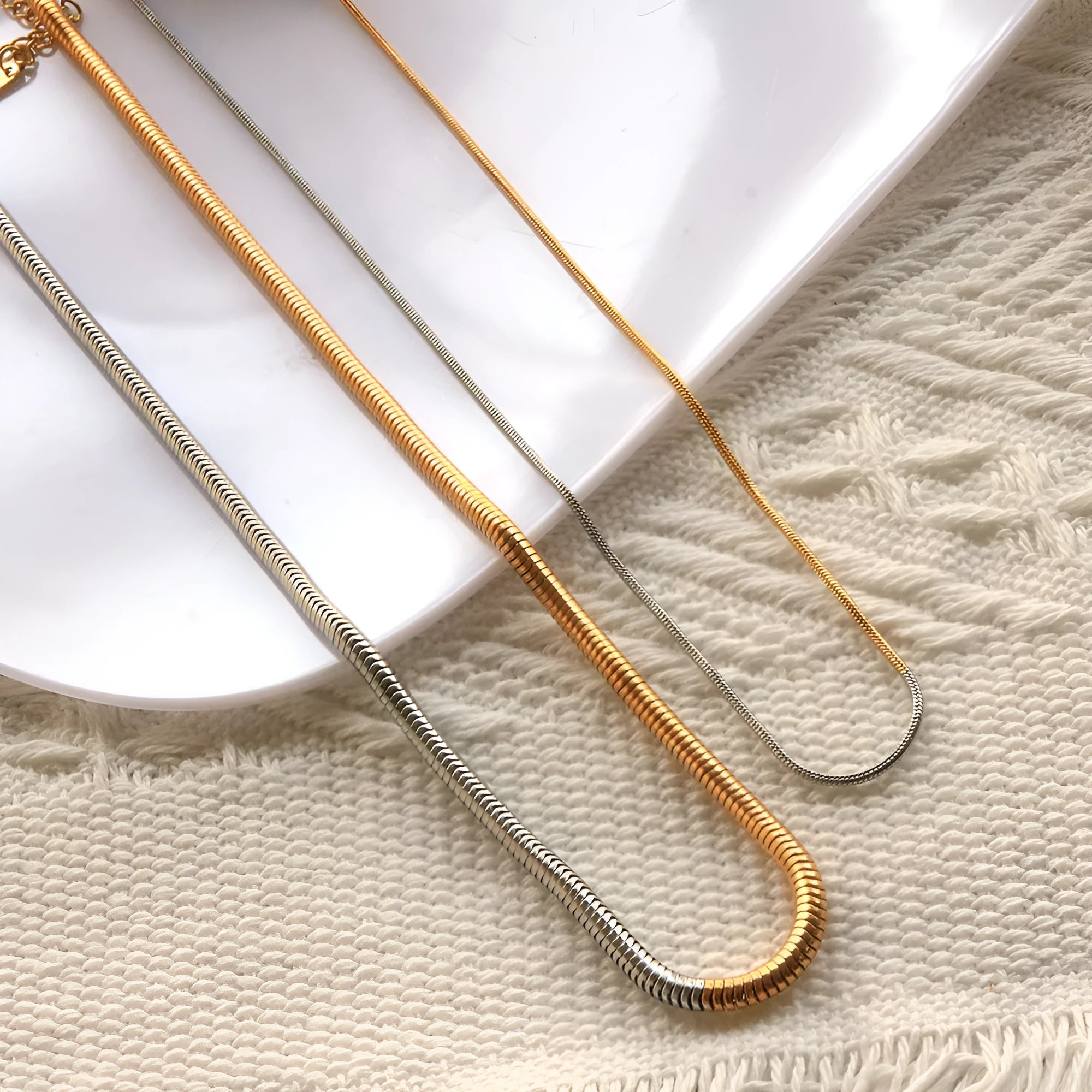 Gold 3mm wide snake bone chain necklace with geometry design for hip-hop fashion