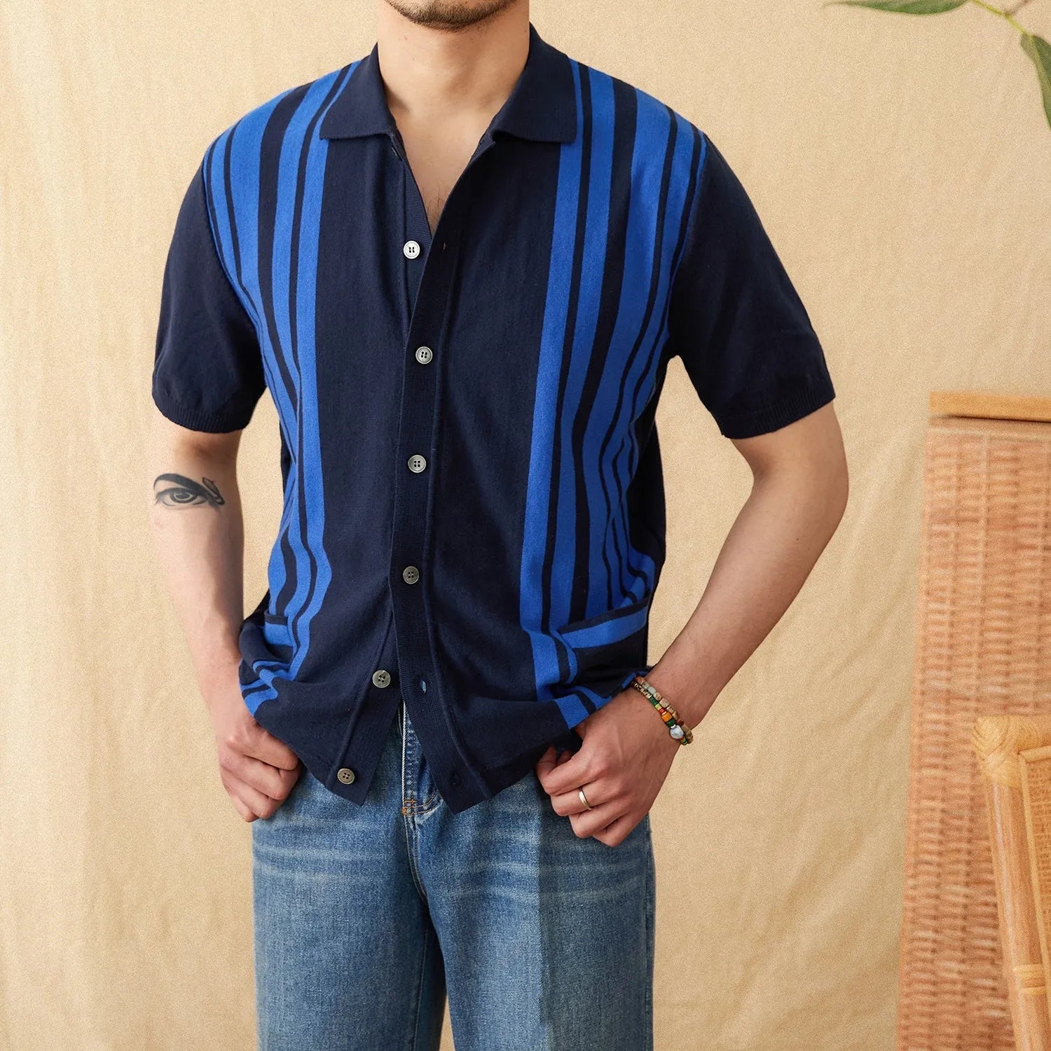 Striped short-sleeve knitted cardigan polo shirt with lapel collar in light blue colour