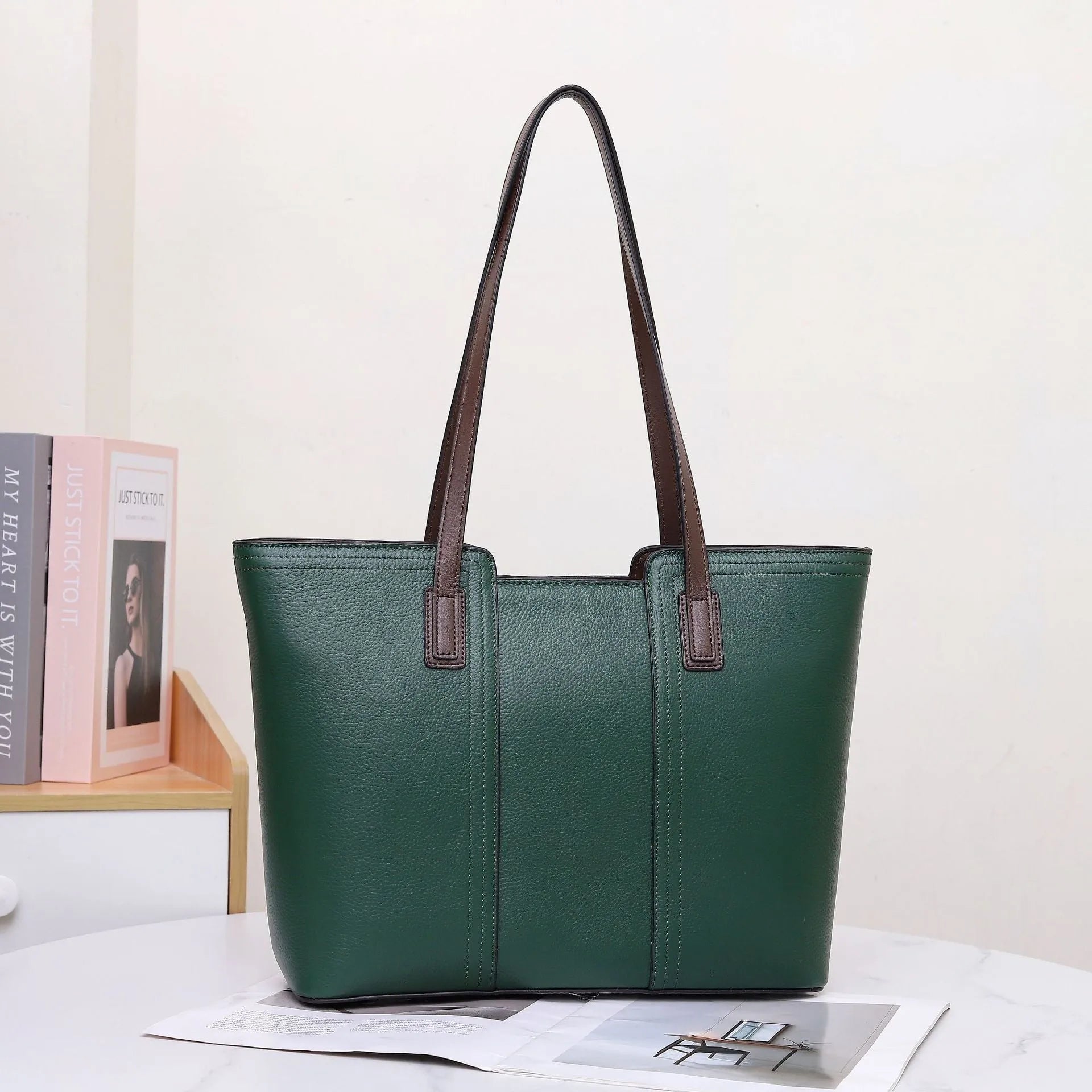Genuine leather women's commuter shoulder bag in box design with shoulder strap
