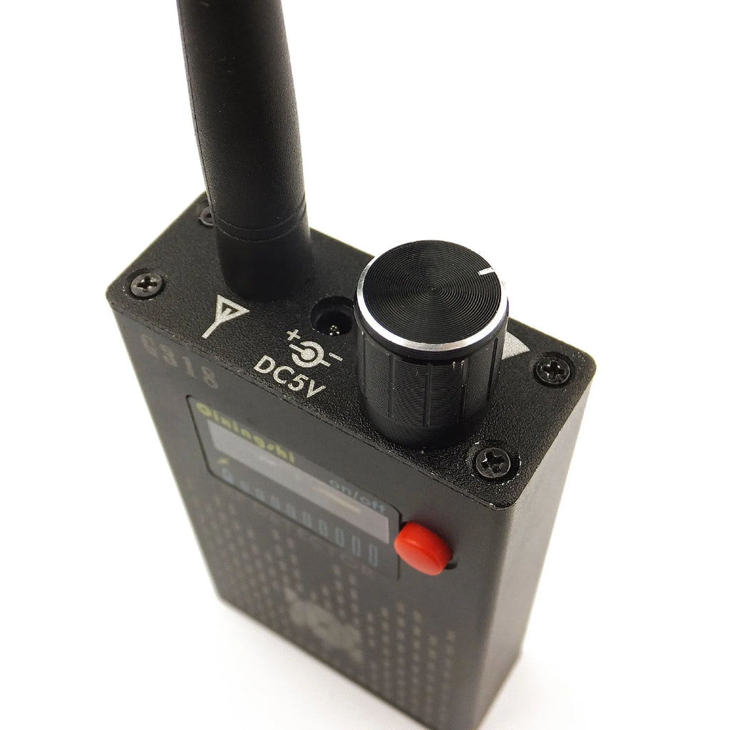 G318 professional anti-theft signal detector showing front view with compact dimensions.