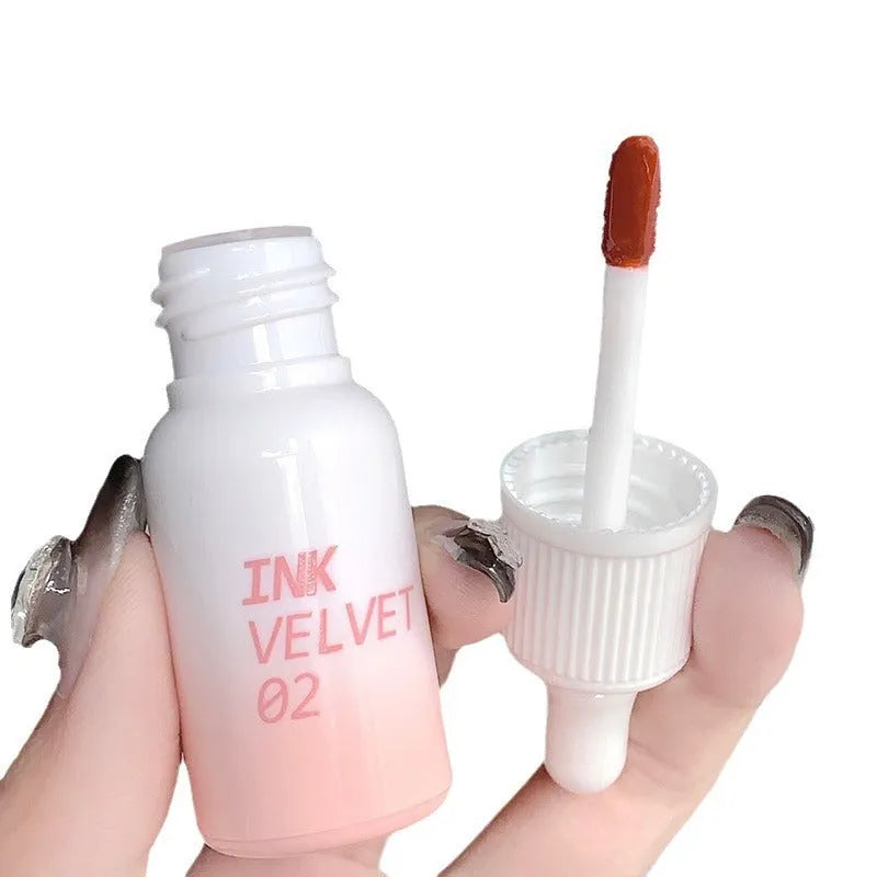 Mirror Lip Lacquer tube from milk huhoo series in fade-resistant formula, 3.5g net content.