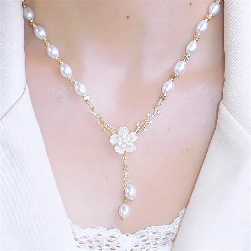Alloy necklace with pearl flower colour and rose flower design elements on chain