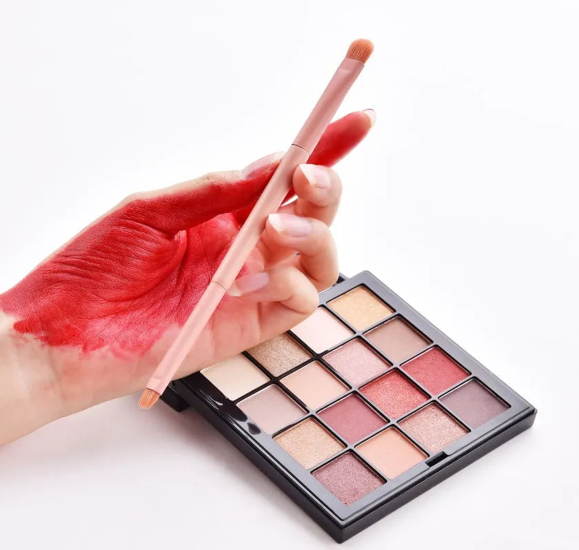 10-piece wooden handle makeup brush set with nylon bristles for professional cosmetic application