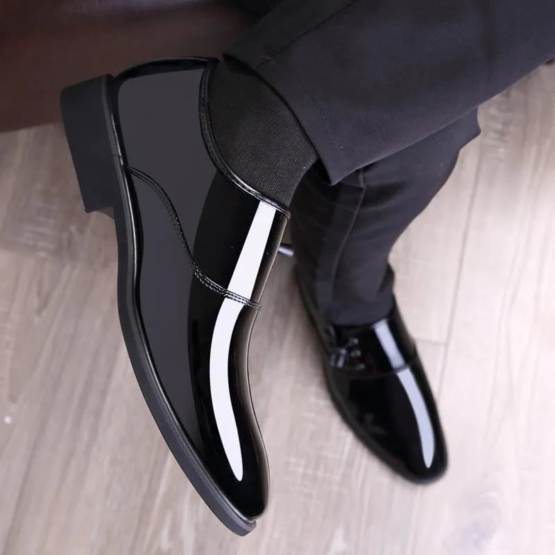 Men's low-tube formal business shoes in black with artificial PU upper and rubber sole