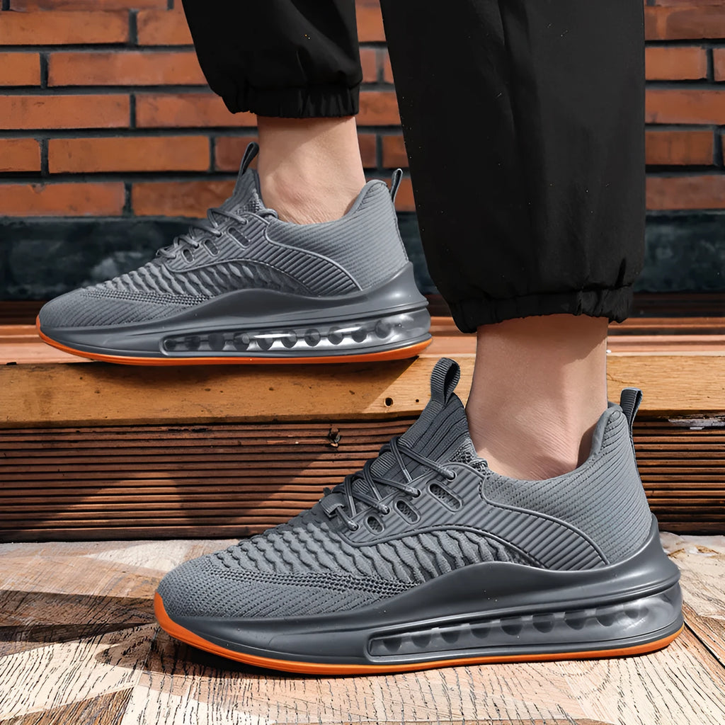 Men's black low-top mesh running shoes with round toe and lace-up front on a white background.