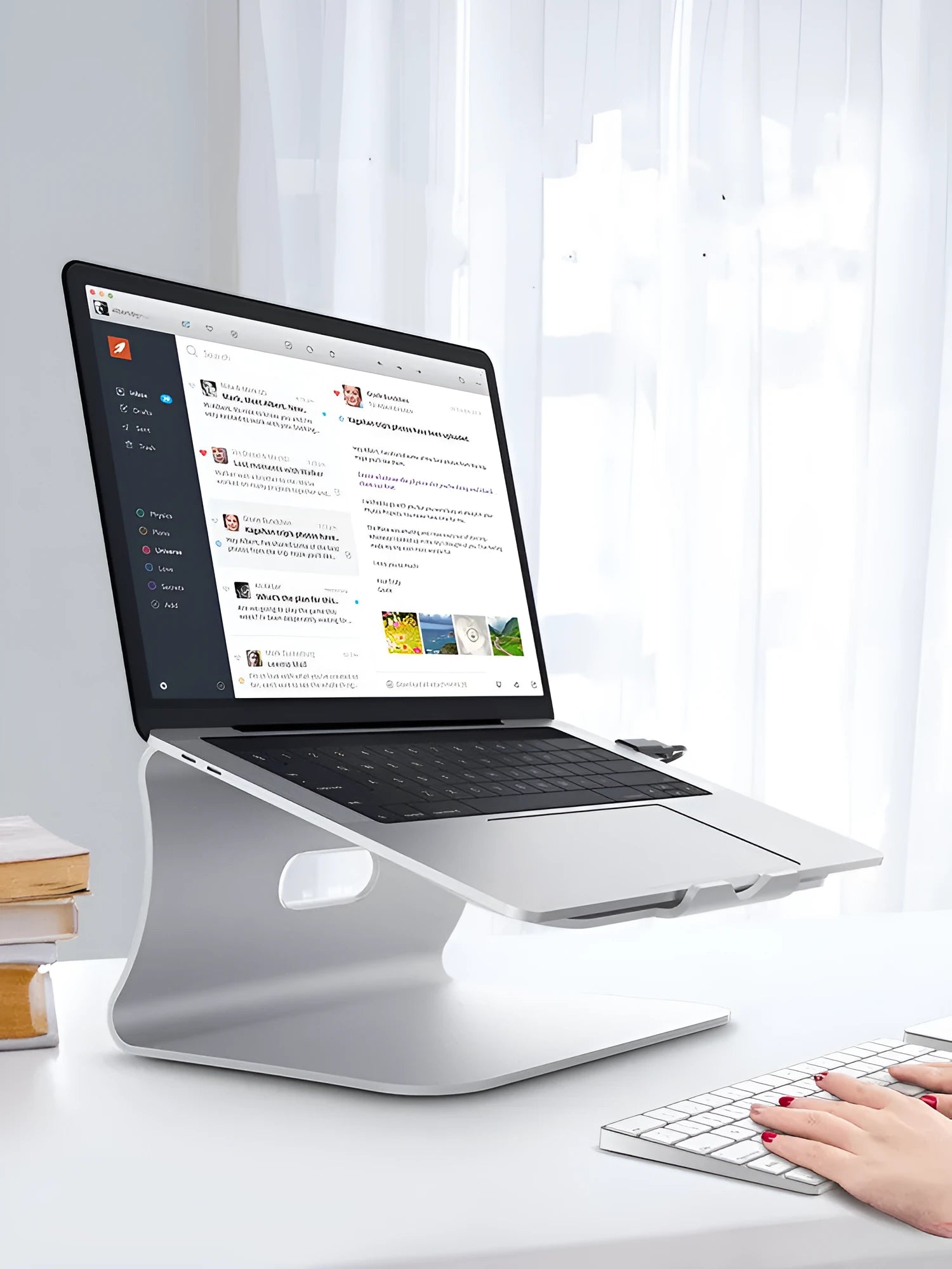 Aluminium notebook cooling bracket with rotary mechanism in silver or grey finish