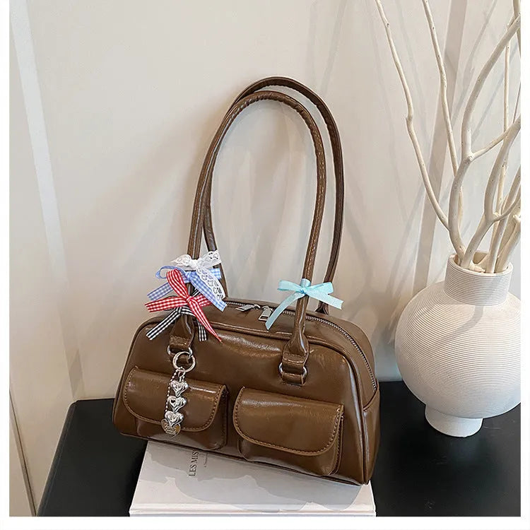 Retro women's pillow bag in PU leather with double shoulder straps and flap closure