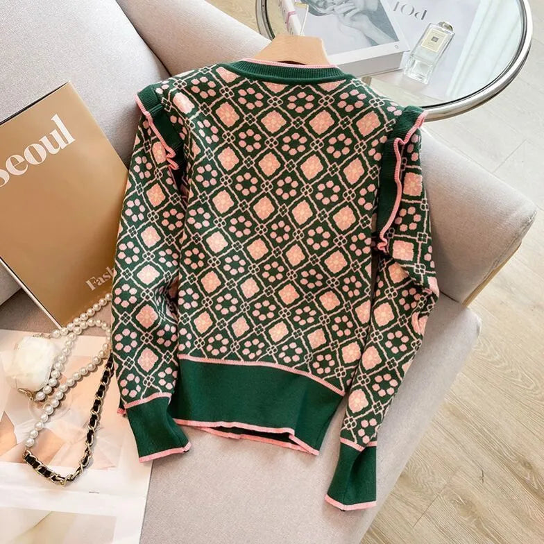 Green loose-fit women's printed sweater with regular sleeves.