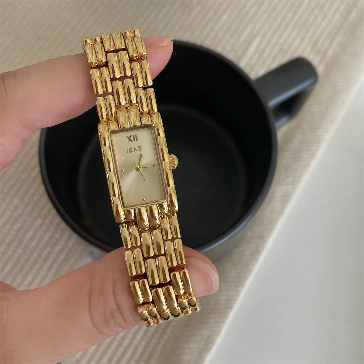 Women's mid-ancient style bracelet watch with 15mm dial and butterfly clasp