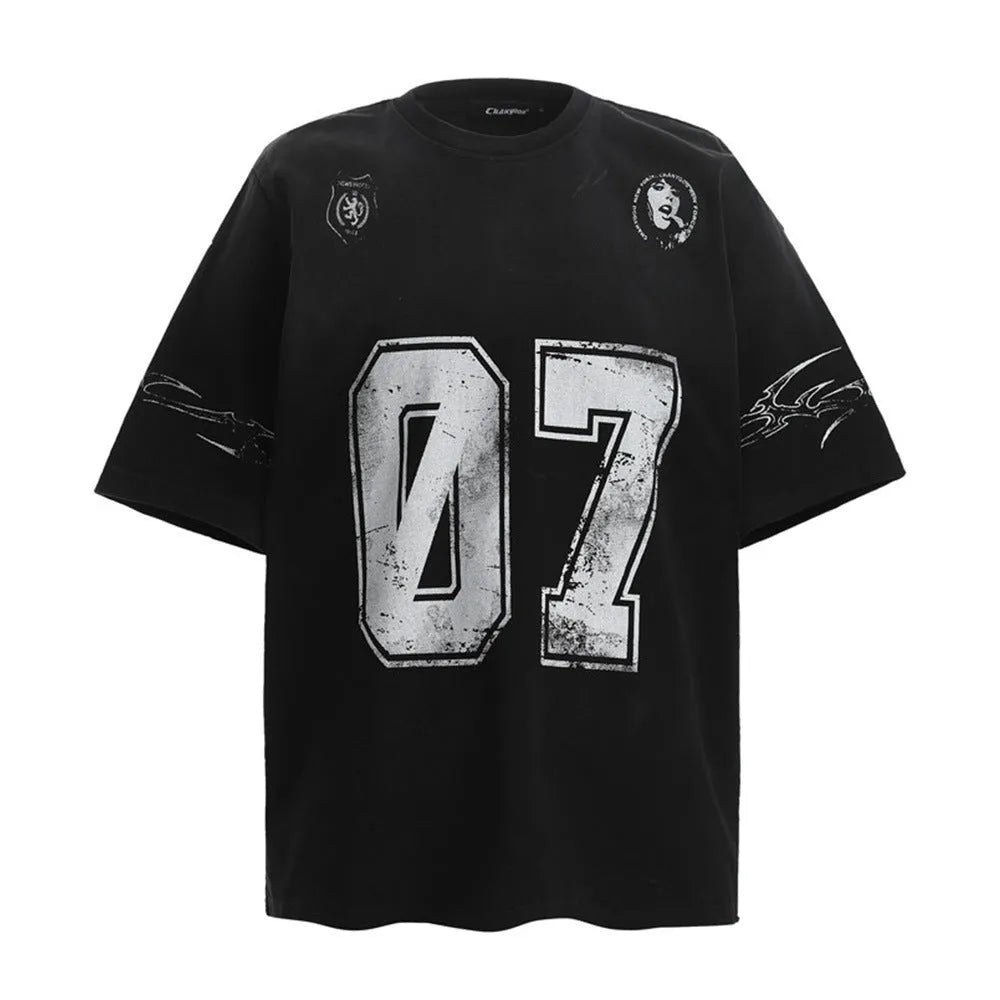 Men's black and white printed short-sleeved cotton T-shirt on a size chart.
