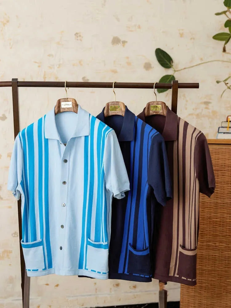 Striped short-sleeve knitted cardigan polo shirt with lapel collar in light blue colour